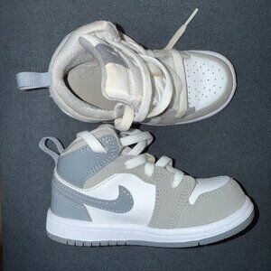 High Top Gray And White Kids Dunks Size 8C